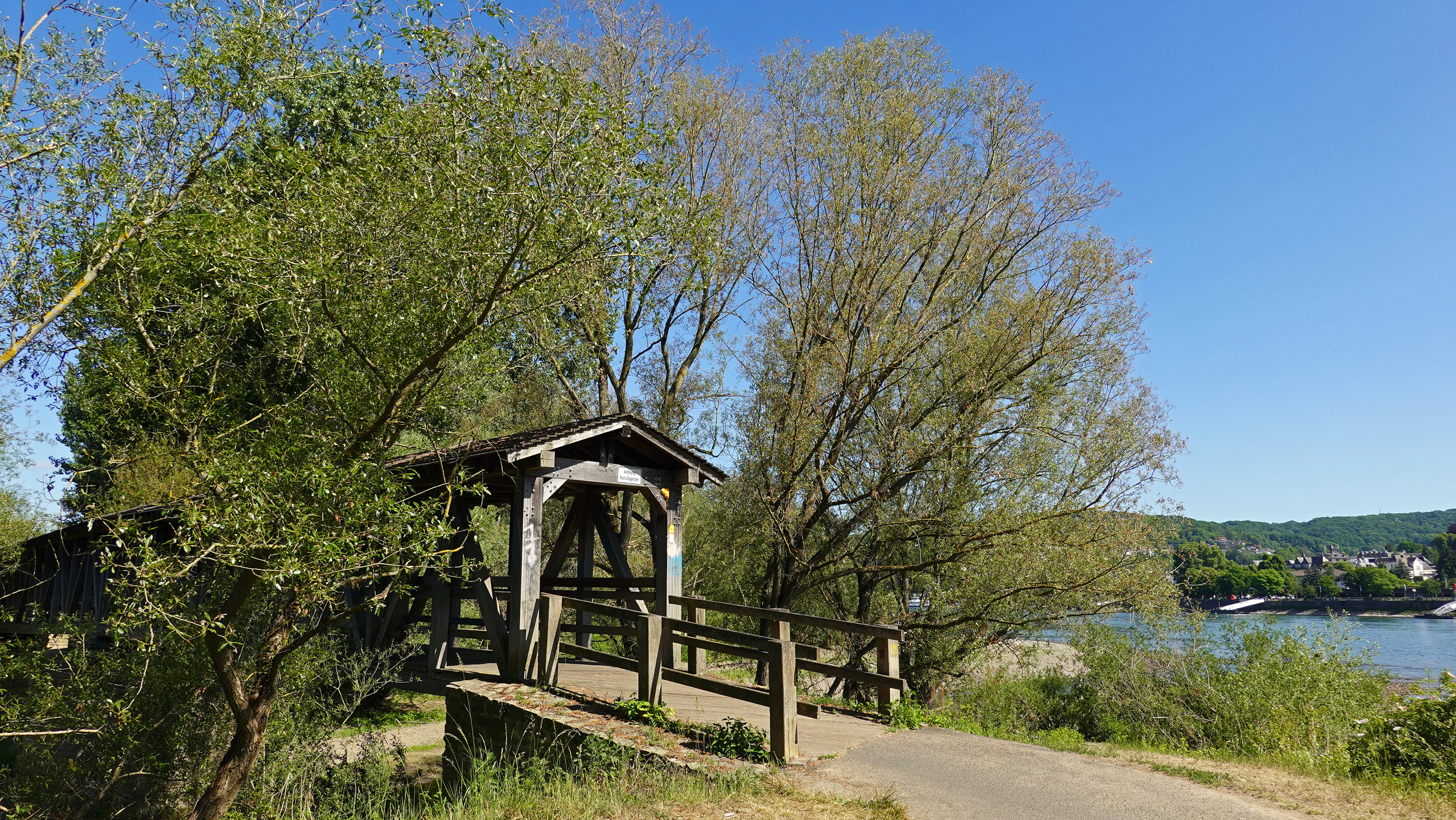 Holzbrücke an der Ahrmündung